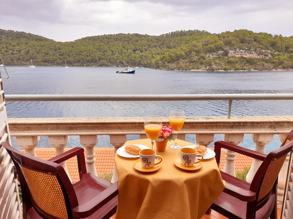 Classic Apartment, Balcony, Sea View photo 1