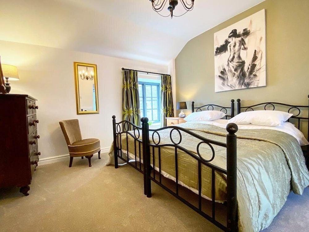 Deluxe Double Room, Ensuite - Photo 3