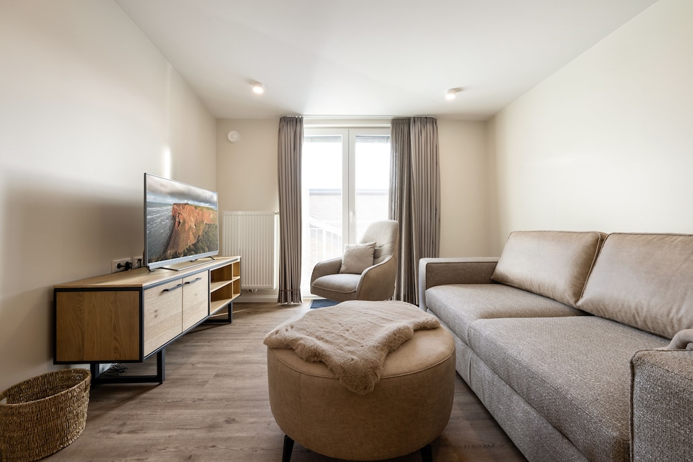 Deluxe Suite, 1 King Bed, Balcony photo 2