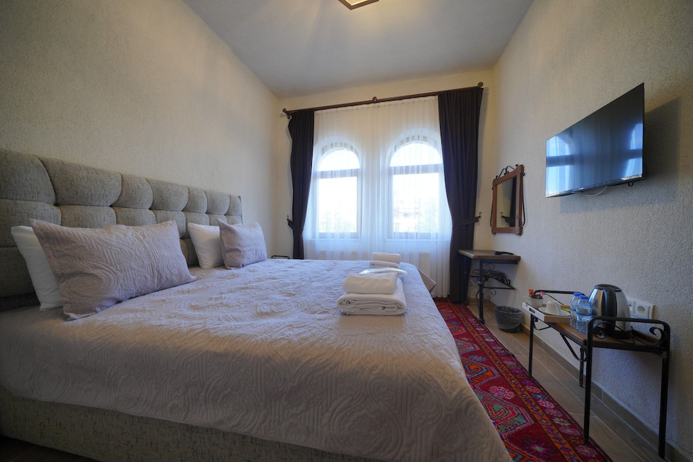 Deluxe Triple Room With Balcony (Ballons View) photo 1