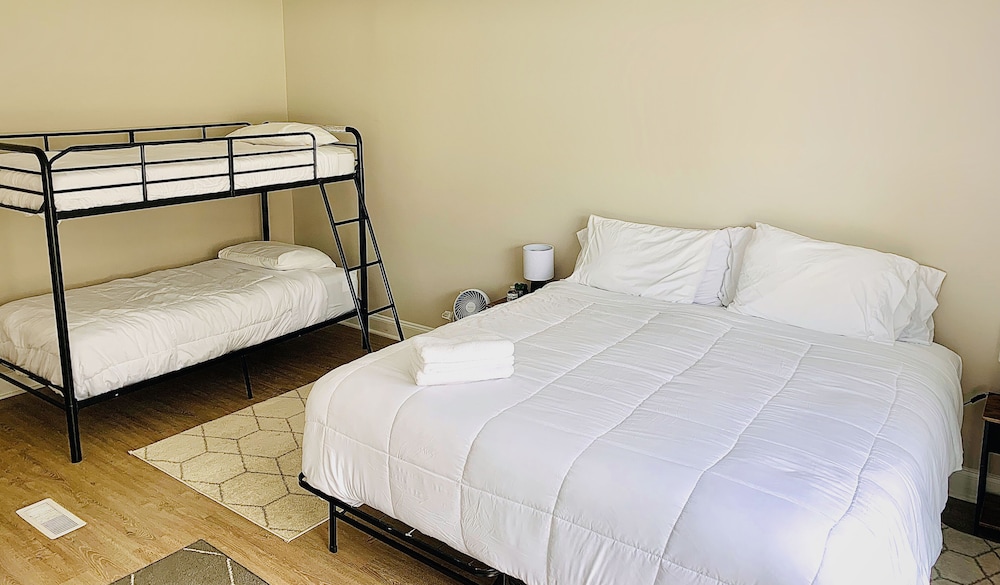 Family Suite, Multiple Beds, Non Smoking photo 2