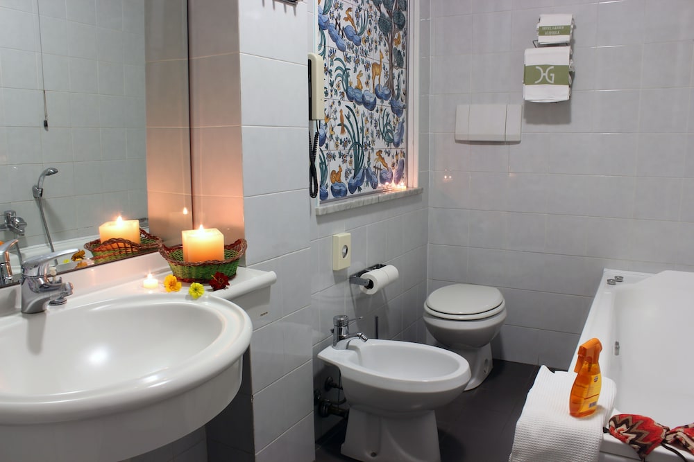 Standard Double or Twin Room - Photo 3