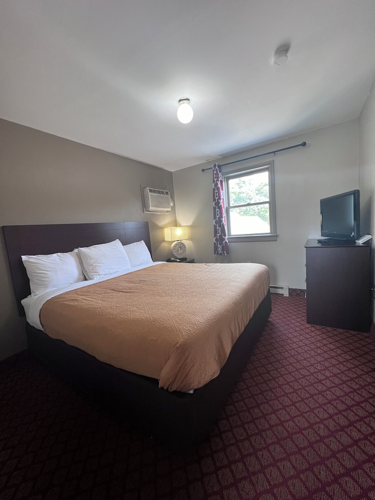 One King Bed, Two Double Beds,  Two Bedroom Suites, Non-Smoking photo 1