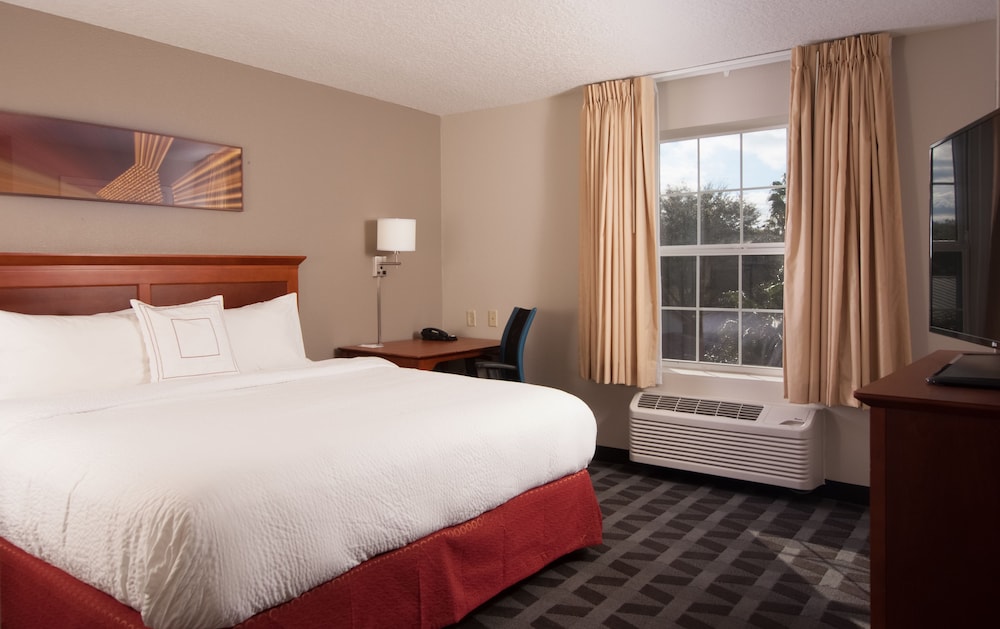Suite, 1 Bedroom - Photo 6