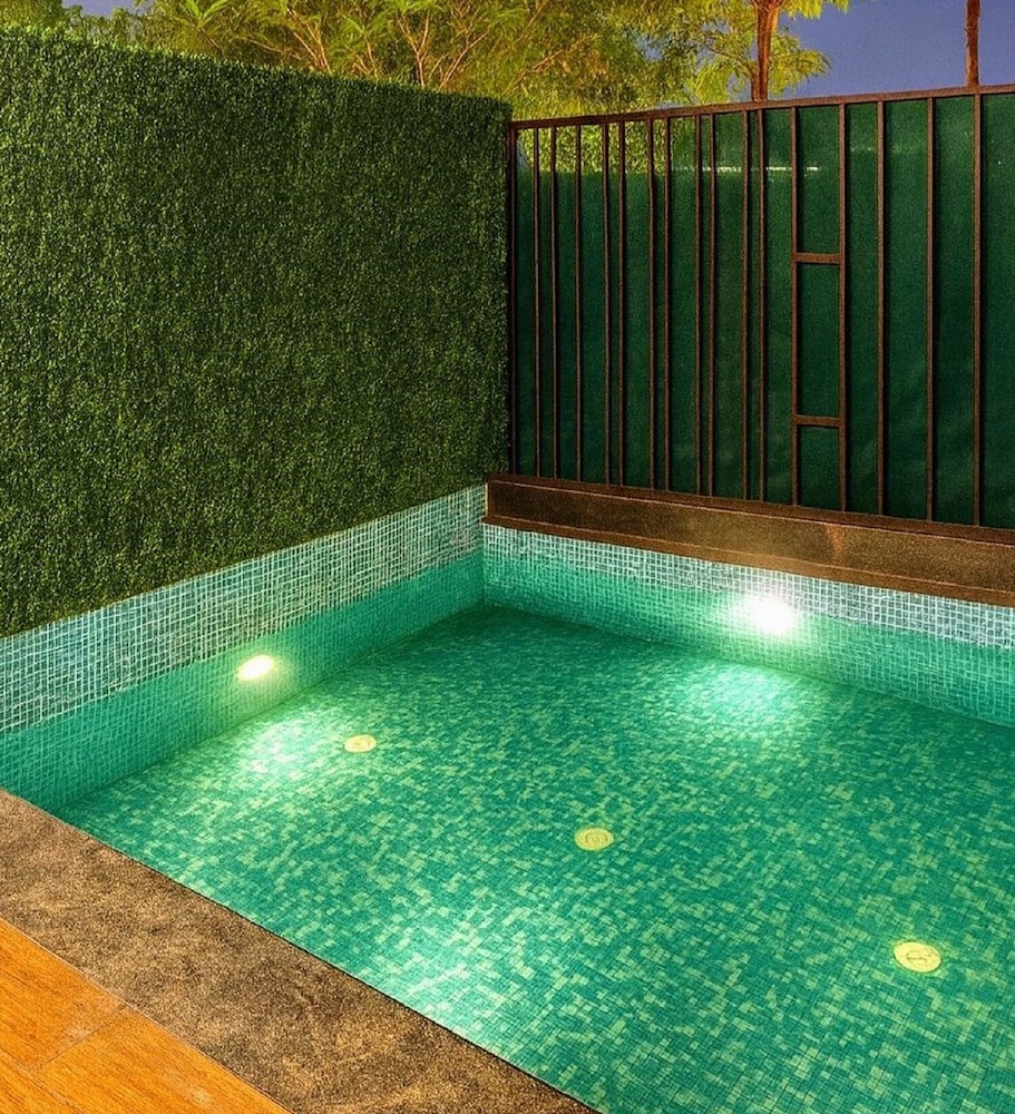 Suite Room With Private Pool - Photo 4