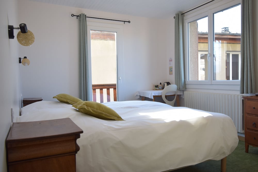 Standard Double Room photo 3