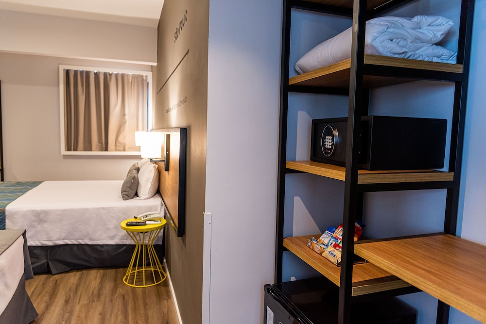 Available room thumbnail 5