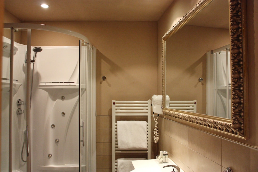 Superior Room - Photo 15