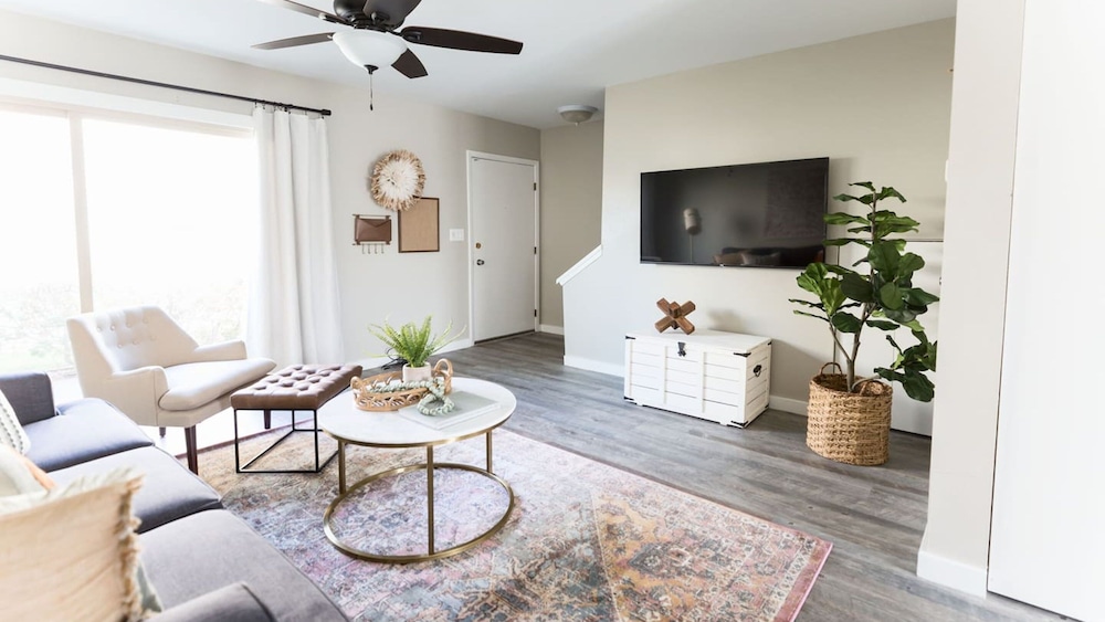 Studio (2 Bedrooms)