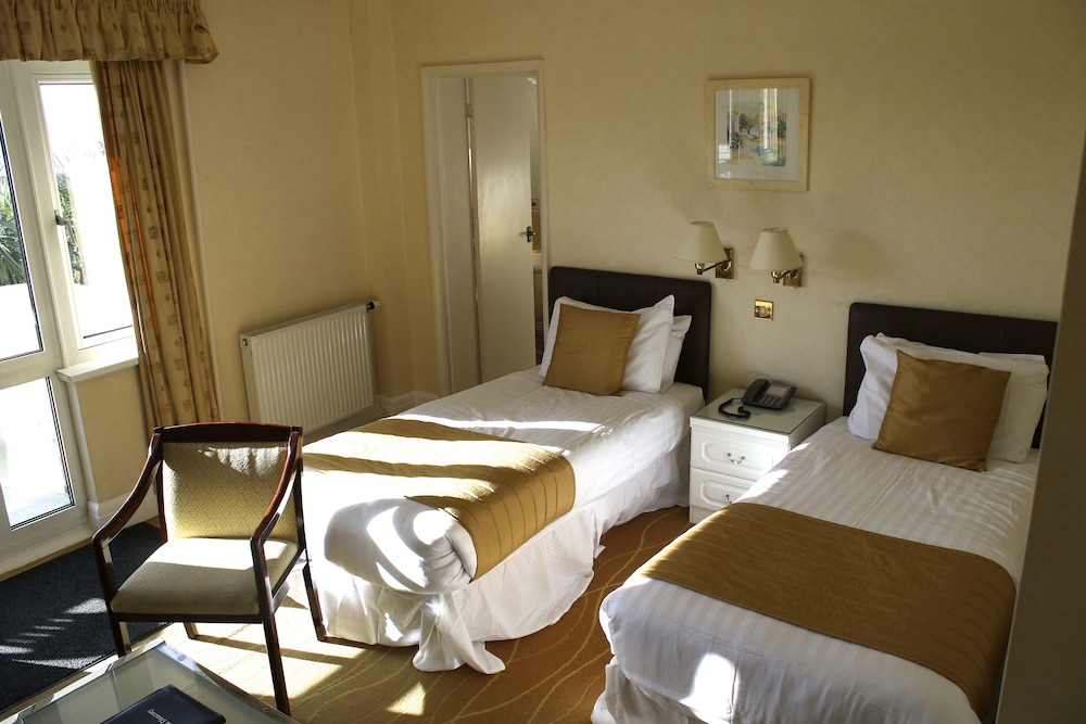 Standard Twin Room, Ensuite, Sea View photo 2