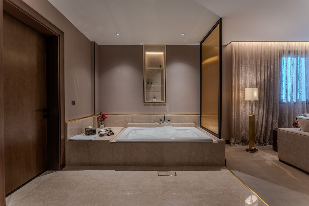 Royal Suite photo 3