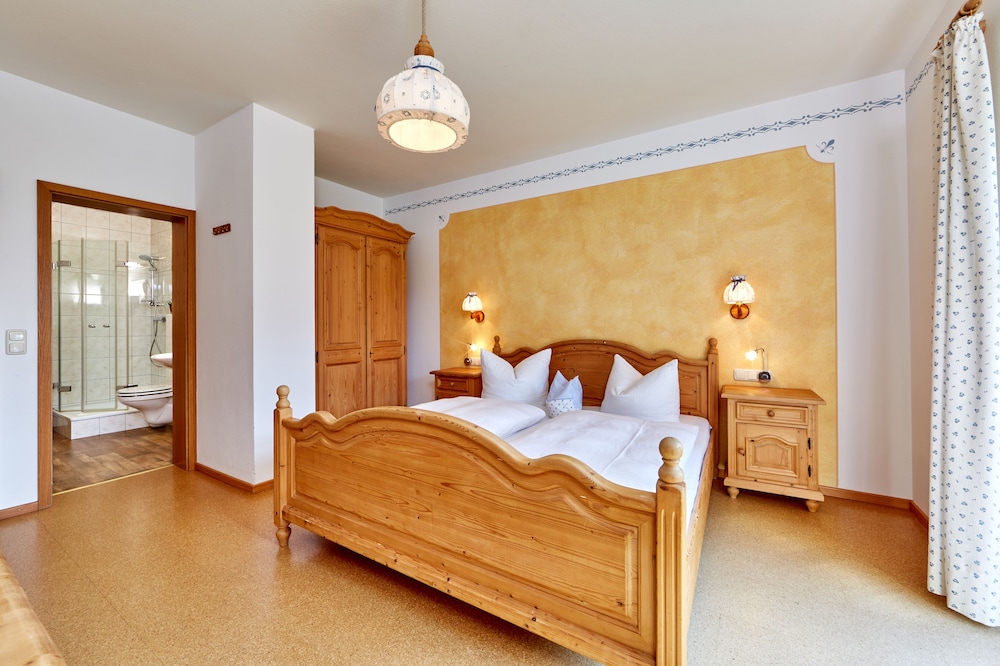 Double Room, Balcony (Wiesenduft) photo 3