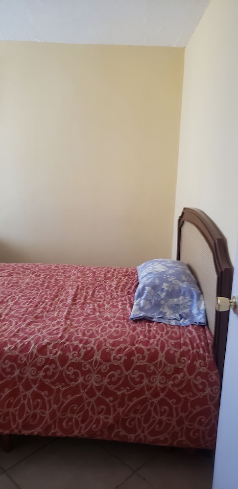 Basic Apartment photo 3