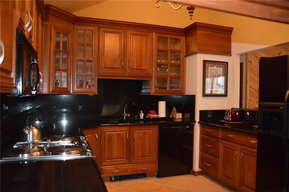 Classic Townhome, 2 Bedrooms, Fireplace photo 3