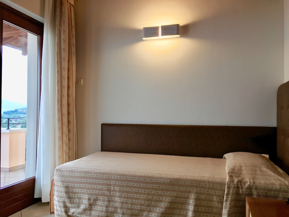 Single Room, Balcony, Lake View