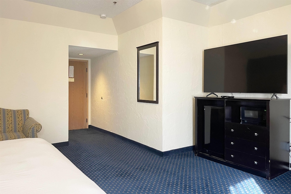 Junior Suite, 1 King Bed, Non Smoking - Photo 2