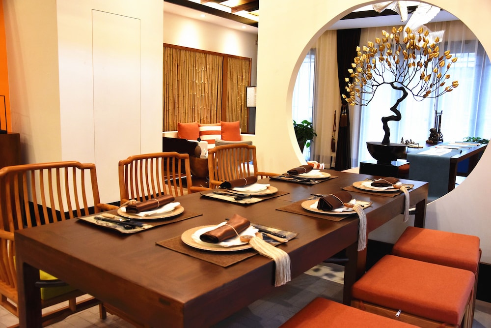 Classic Townhome photo 2