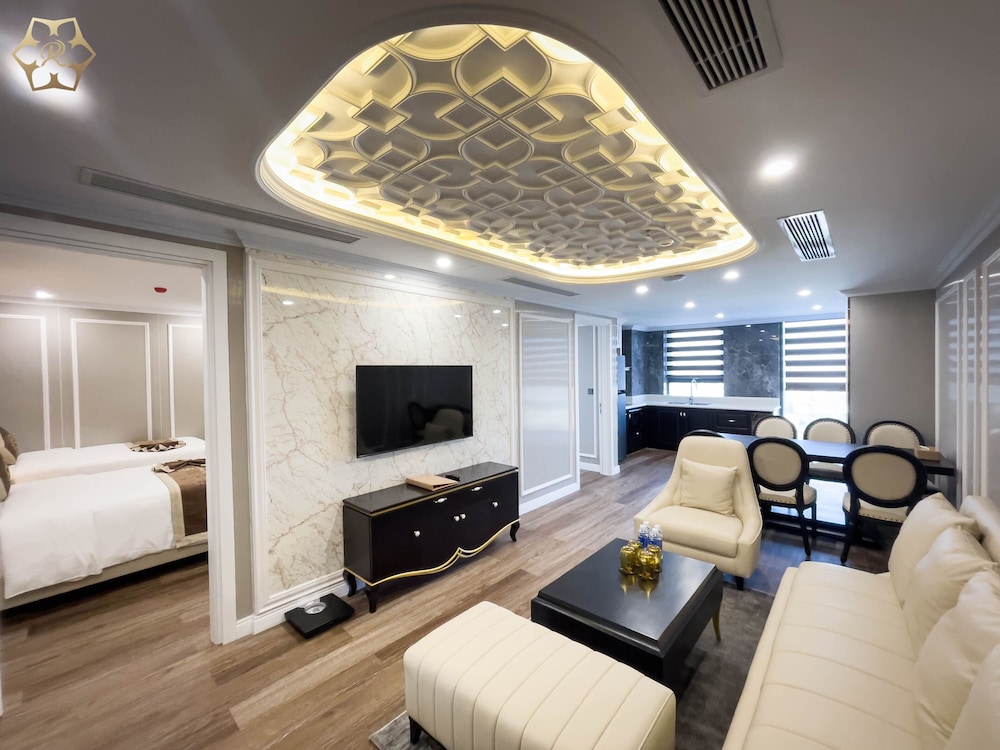Family Executive Suite - Photo 3