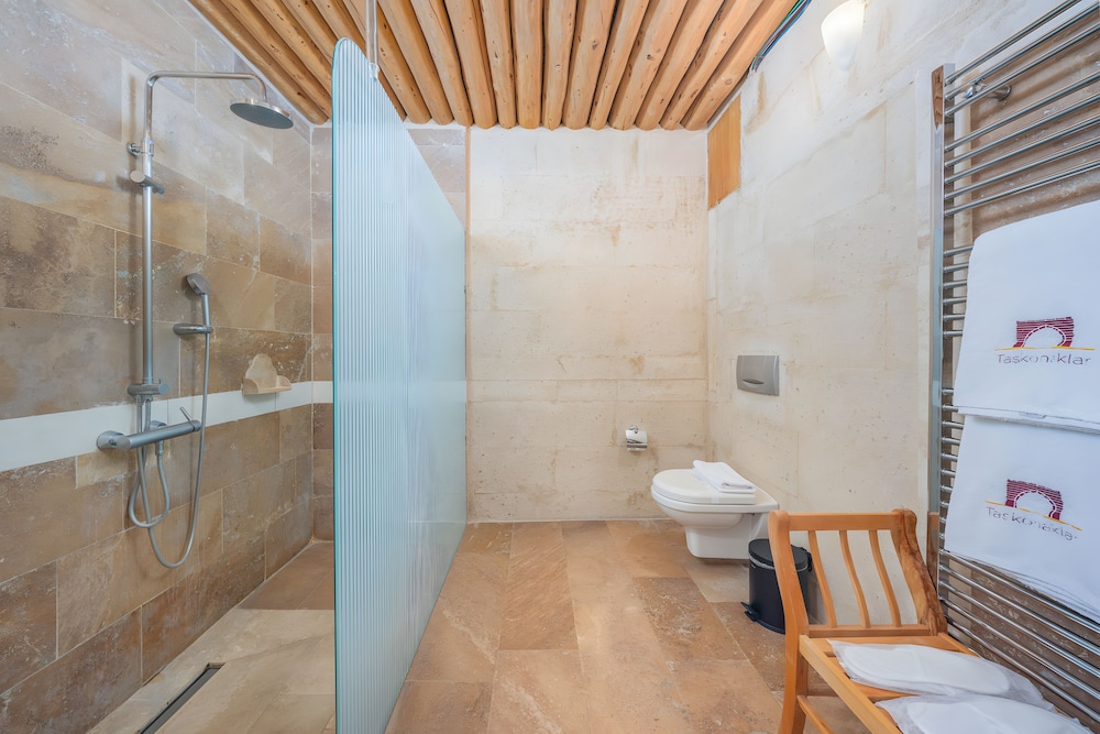 Royal King Suite - Photo 14