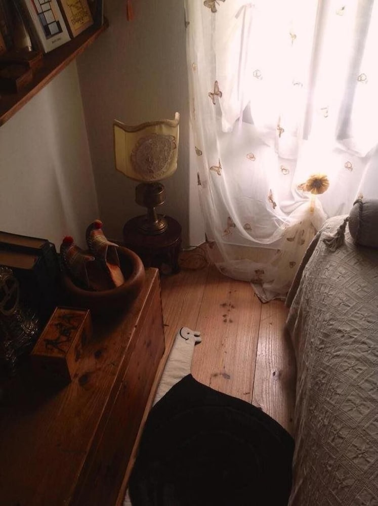 Single Room, Shared Bathroom photo 3