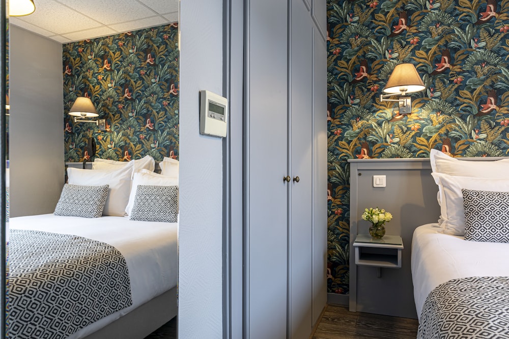Double Room, Eiffel Tower View photo 2