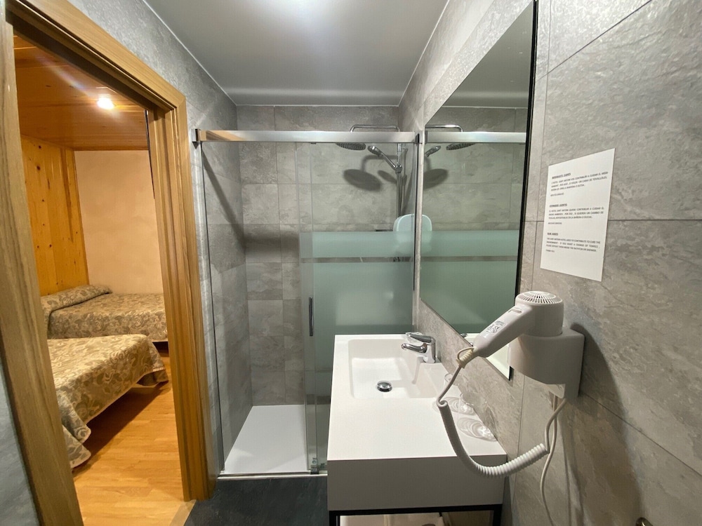 Triple Room - Photo 6