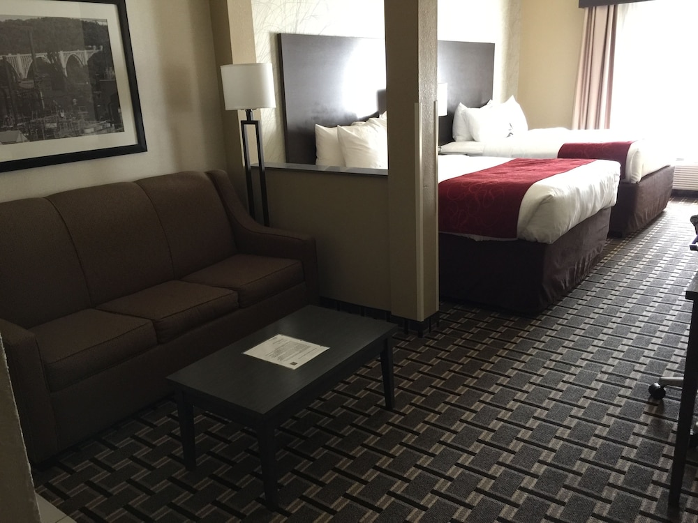 Suite, 2 Queen Beds, Non Smoking (Shower Only) photo 2