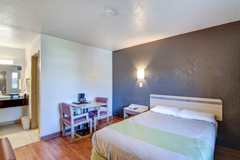 Deluxe Room, 1 Double Bed, Smoking, Kitchenette photo 1