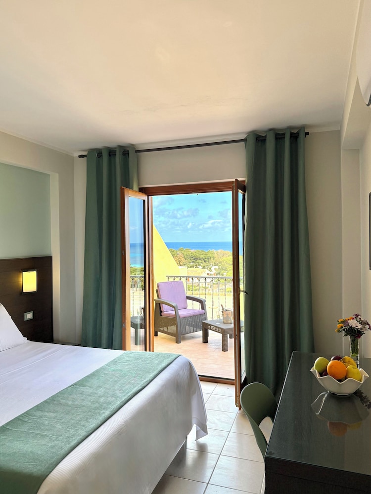 Comfort Double or Twin Room, Sea View - Photo 6