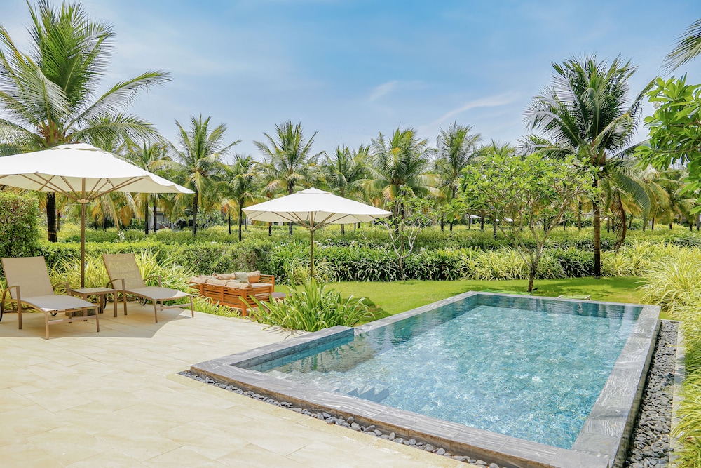 The Level 3-Bedroom Lakefront Pool Villa - Photo 5