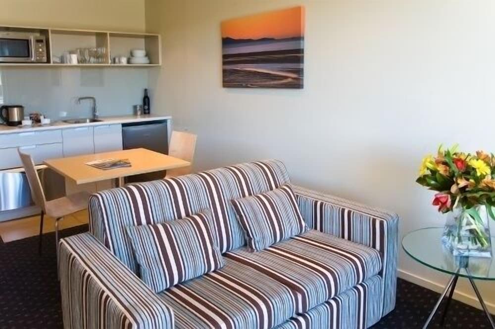 Suite, 1 Bedroom - Photo 4