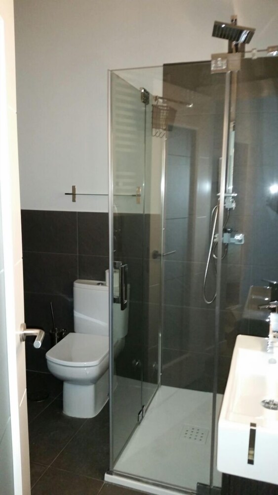 Family Room, Multiple Beds, Non Smoking, Private Bathroom photo 3