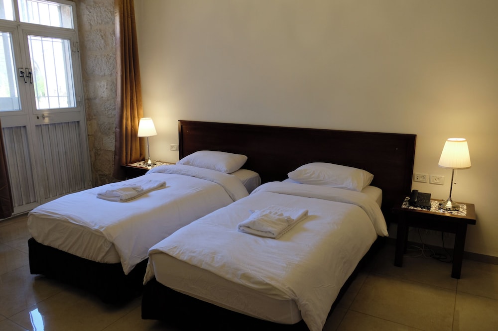 Standard Twin Room photo 2
