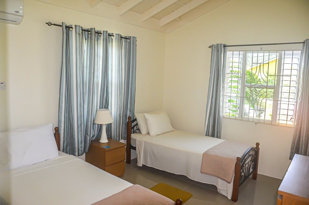 Deluxe House photo 3