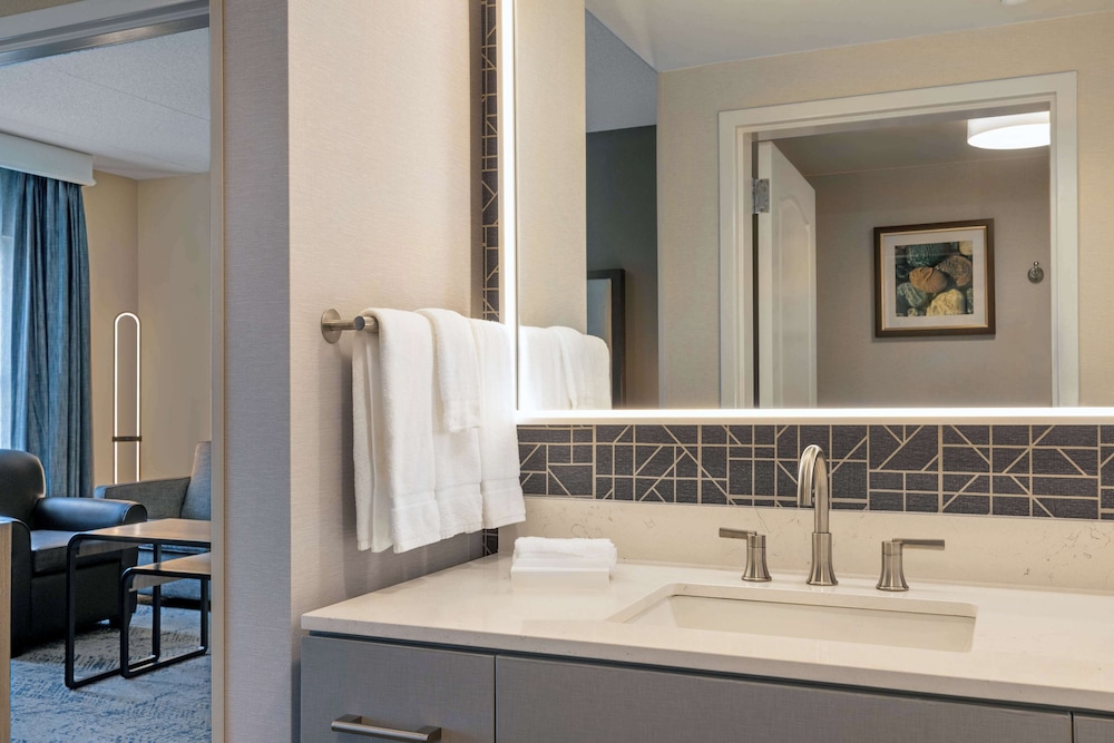 Premium Suite, 2 Queen Beds, Accessible (Hearing) - Photo 16