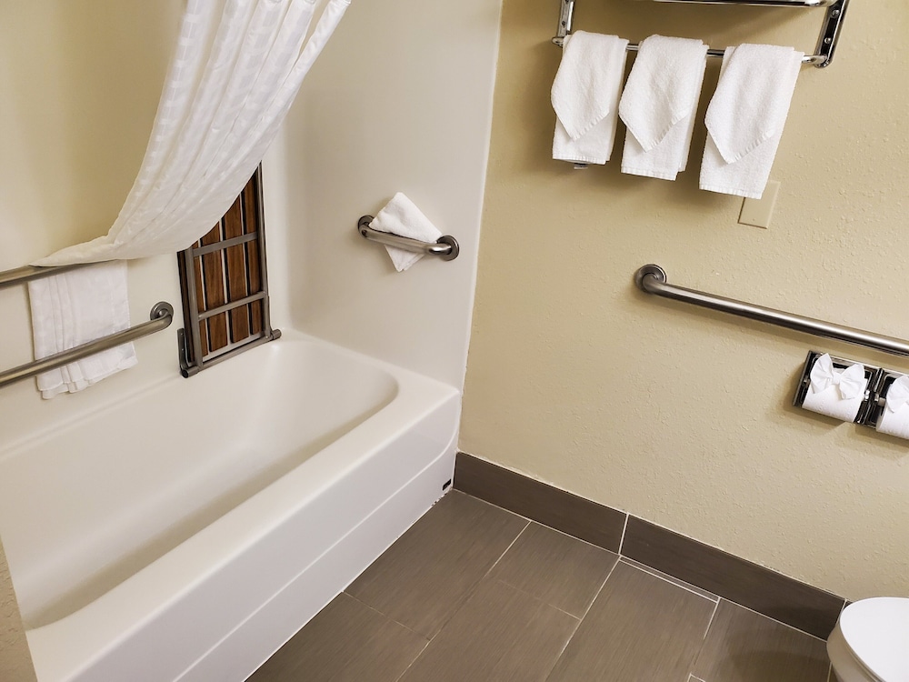 Room, 2 Queen Beds, Accessible, Non Smoking - Photo 8