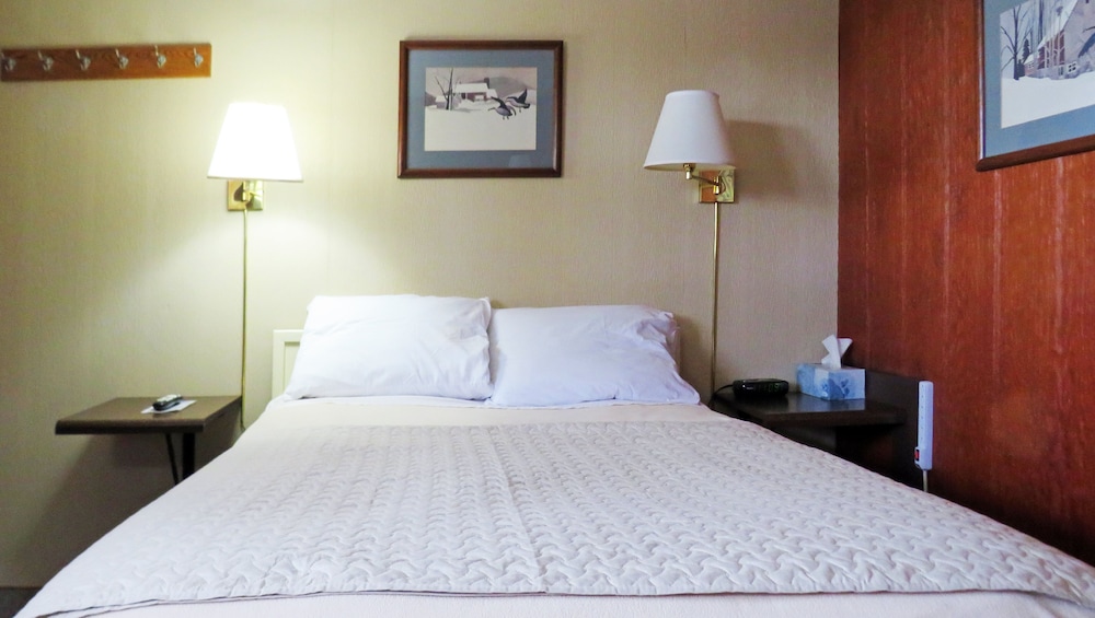 Standard Room, 1 Double Bed, Non Smoking, Refrigerator & Microwave - Photo 4