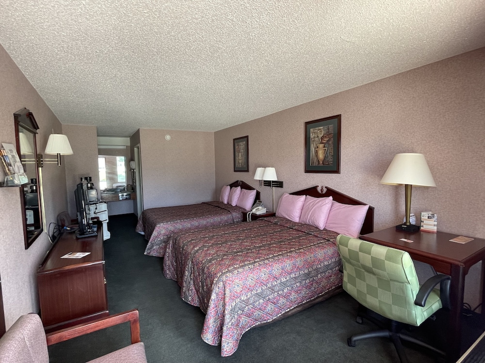 Standard Room, 2 Queen Beds, Smoking photo 1