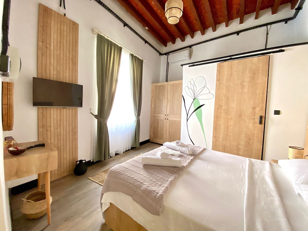 Deluxe Double Room, 1 Double Bed photo 2