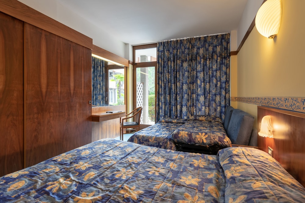 Quadruple Room - Photo 1