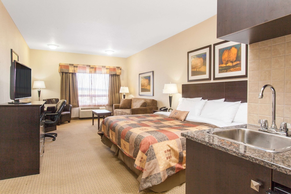 Suite, 1 King Bed, Non Smoking - Photo 8