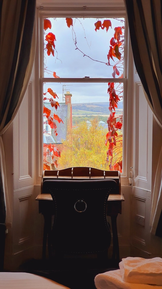 Standard double or twin room, Ensuite, Hill view