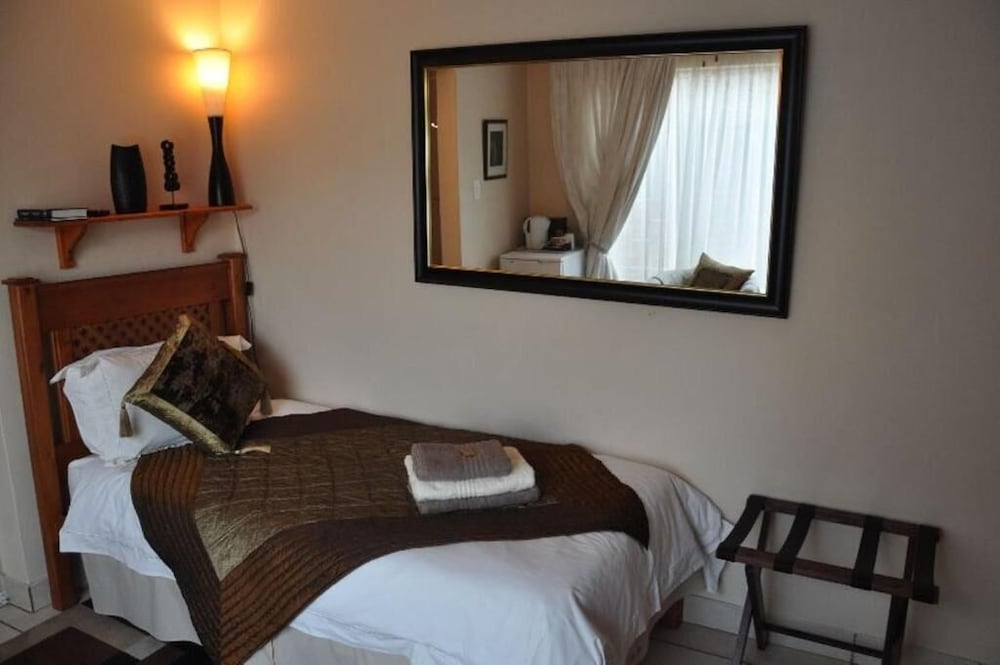 Single Room photo 2