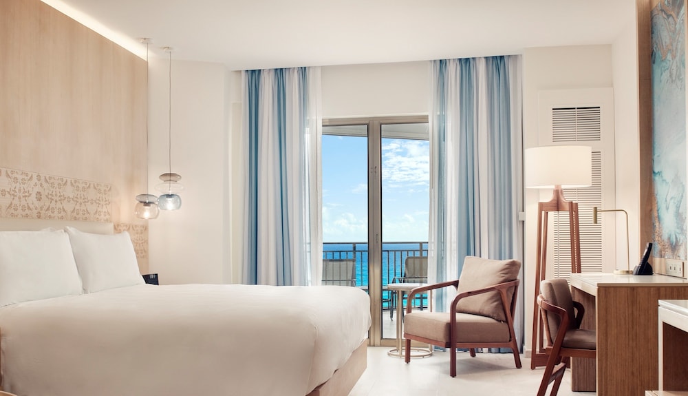 Premium Room, 1 King Bed, Ocean View (Balcony) - Photo 2