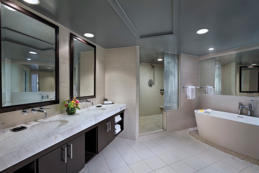Suite, Patio (MARKET STREET) - Photo 3