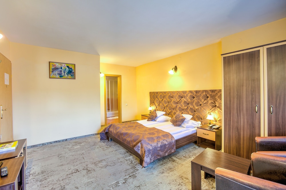 Standard Double Room - Photo 9