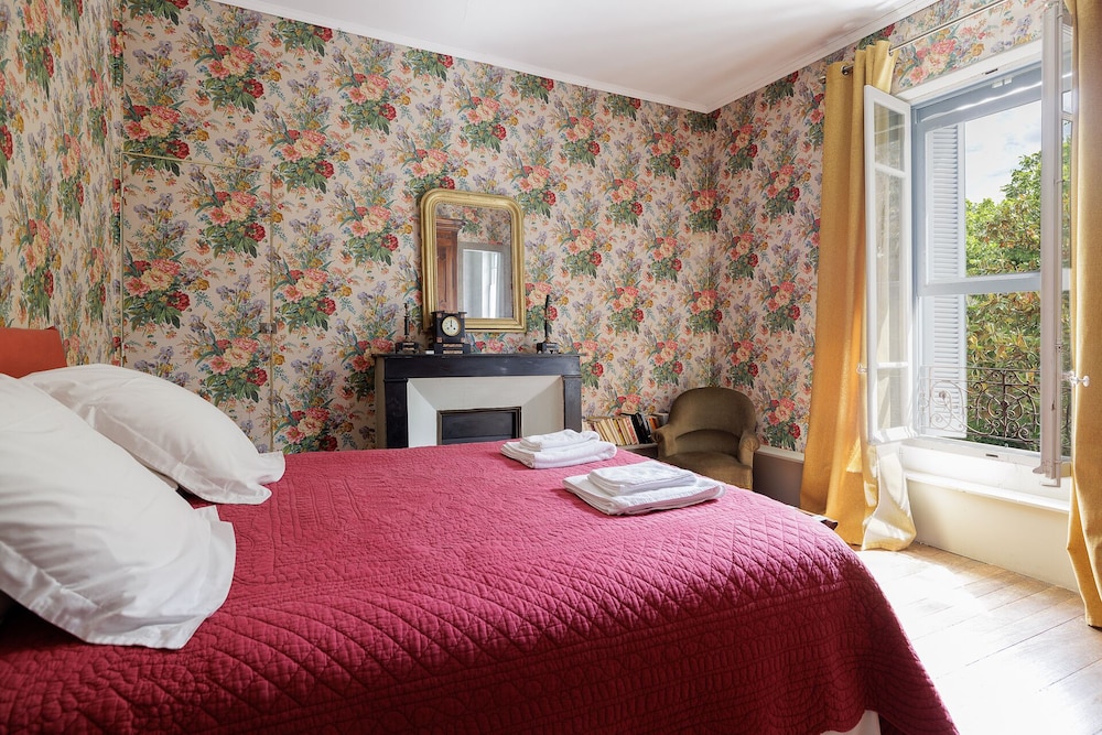Signature Double Room, Private Bathroom, Garden View (La Chambre de Ferdinand)