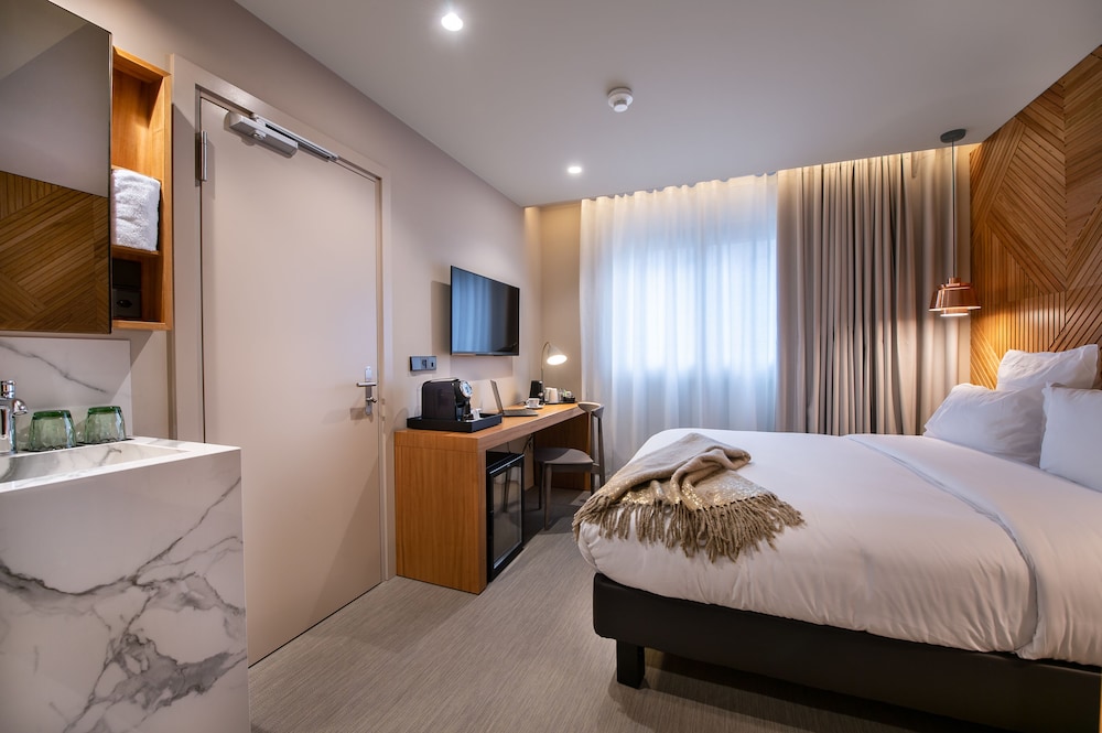 Family Room, 2 Bedrooms