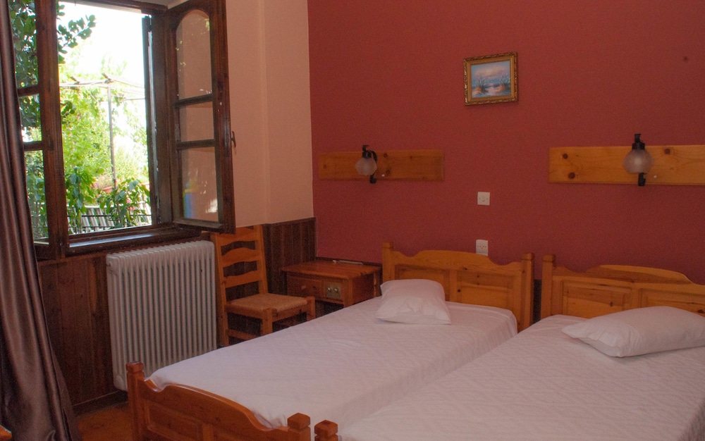 Classic Twin Room, 2 Twin Beds, Ground Floor photo 3