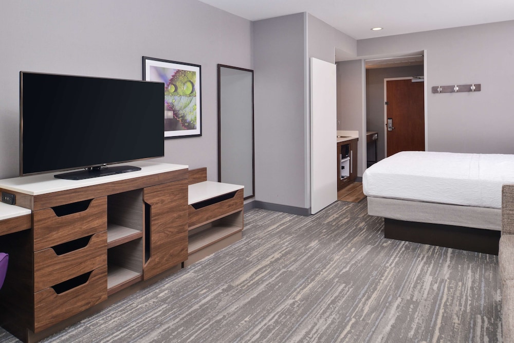 Studio Suite, 1 King Bed, Non Smoking - Photo 2